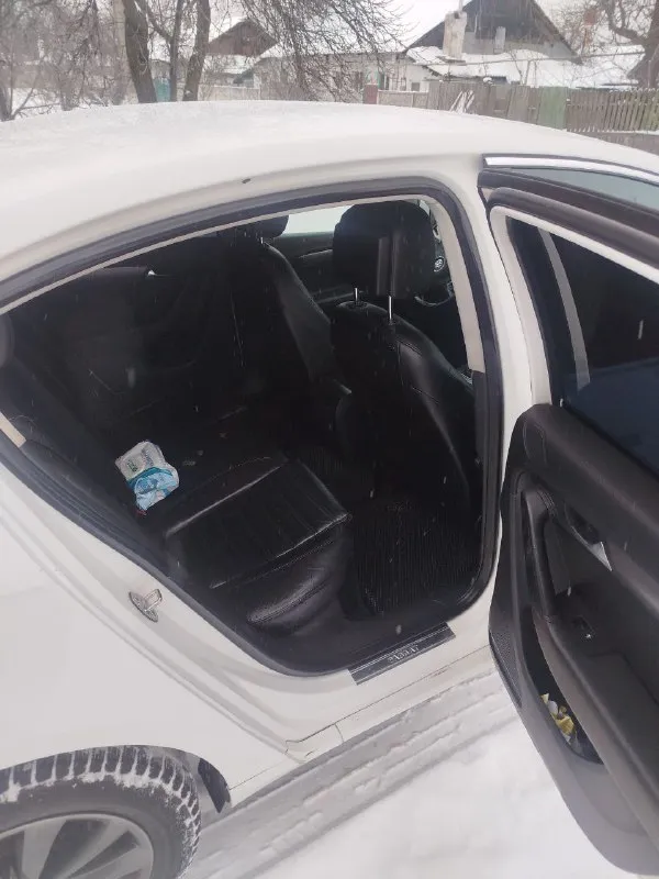 Volkswagen passat b7 1.4 tsi ecofuel 2012 год. заводская газовая установка: на метане расход по трассе 750рублей на 500 -400километров. бак бензин 30 литров и 30м³ метана, запас хода 900-1000 км. очень комфортный автомобиль, особенно для дальних поездок. комплектация: 2-х зонный климат, датчики дождя и света, круиз-контроль, мультируль, кожаный салон, подогрев сидений, адаптивный заводской ксенон и тд.900000 торг у капота. тел+79493140891 📲 tg: антон мот 📞 звоните: +7(949)3140891 - фотография - 5