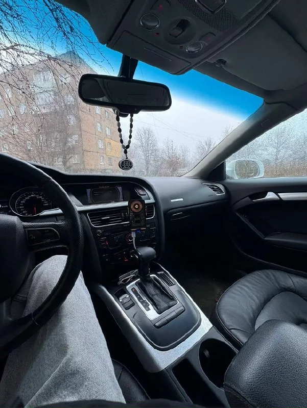 Audi a5 2010 мотор работает идеально 1.8т нет никаких посторонних звуков родной пробег 240 сделан лёгкий stage 1 кто шарит тот поймет для чего коробка щёлкает отлично нет задержек и пинков все расходники менял вовремя в последний год было много чего сделано. полностью новая ходовая, ваши проверки приветствуются поедем на ваше сто владелец один по факту в автотеке 2 так как забрали у родственницы и да два владельца девушки. новая резина зима, поставили бампер rs 5 стиль но нет времени покрасить цена вопроса 12к₽ есть косяки по кузову на них будем торговаться (так как девочка училась на ней кататься) запаска и все ключи заводские на масте салон не задрипанный аккуратный все ухоженно часто делали химчистку также отдам андройд планшет audi не успел поставить машина вся во вторичном окрасе нету ржавчины от слова совсем машина не перекупская за неё не стыдно все кнопочки все лампочки светятся нажимаются до 22 года обслуживалась у официала в москве все заказ наряды на руках вс 📞 звоните: +7(949)5061292 - фотография - 4