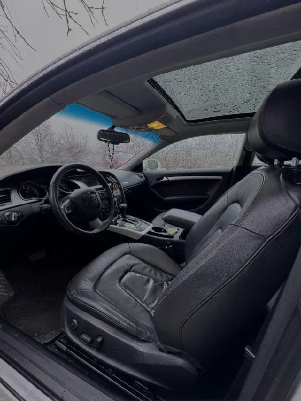 Audi a5 2010 мотор работает идеально 1.8т нет никаких посторонних звуков родной пробег 240 сделан лёгкий stage 1 кто шарит тот поймет для чего коробка щёлкает отлично нет задержек и пинков все расходники менял вовремя в последний год было много чего сделано. полностью новая ходовая, ваши проверки приветствуются поедем на ваше сто владелец один по факту в автотеке 2 так как забрали у родственницы и да два владельца девушки. новая резина зима, поставили бампер rs 5 стиль но нет времени покрасить цена вопроса 12к₽ есть косяки по кузову на них будем торговаться (так как девочка училась на ней кататься) запаска и все ключи заводские на масте салон не задрипанный аккуратный все ухоженно часто делали химчистку также отдам андройд планшет audi не успел поставить машина вся во вторичном окрасе нету ржавчины от слова совсем машина не перекупская за неё не стыдно все кнопочки все лампочки светятся нажимаются до 22 года обслуживалась у официала в москве все заказ наряды на руках вс 📞 звоните: +7(949)5061292 - фотография - 5