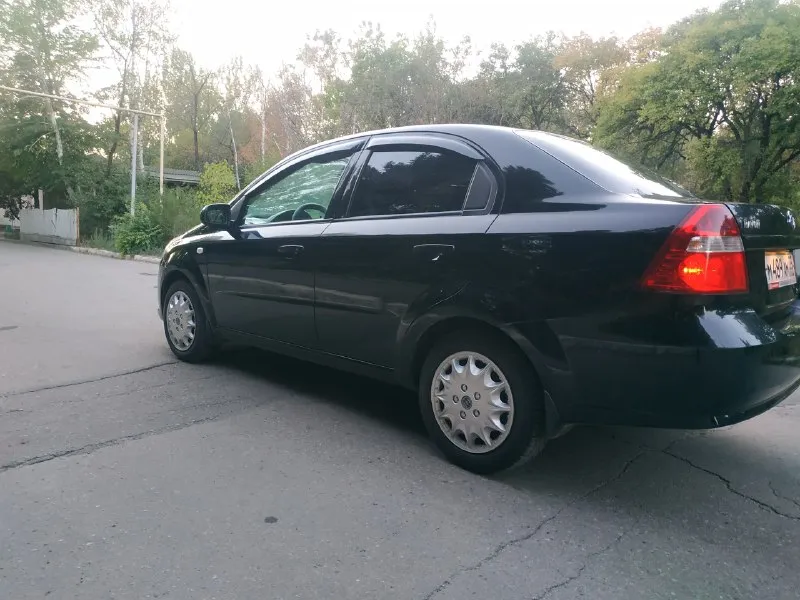 Продам автомобиль chevrolet aveo-3/ravon nexia-r3 2018 года выпуска, мотор 1500 куб. см, (очень надёжный, цепной(отзывы читайте в интернете)), 5 ст. мкпп, пробег 112 т км! запаска ни разу не ставилась, новая! в хорошем ухоженном состоянии, делать ничего не нужно! находится в центре города донецка! все вопросы по тел +79493670351. если не на связи напишите любую смс я перезвоню, плохая связь комплектация: кондиционер, гидроусилитель руля, антибукс, 4 стеклоподъёмника, подушки безопасности, ц/з, магнитола, 4 динамика(2 перед и 2 зад), защита картера двигателя, электро зеркала с подогревом, туманки, ходовые огни, регулировка руля по высоте, коврик багажника, 2ключа, открывание багажника кнопкой с салона. цена 777 т рублей торг! рассмотрю любые варианты и предложения ! +79493670351 центр города донецка торг 📞 звоните: +7(949)3670351 - фотография - 2
