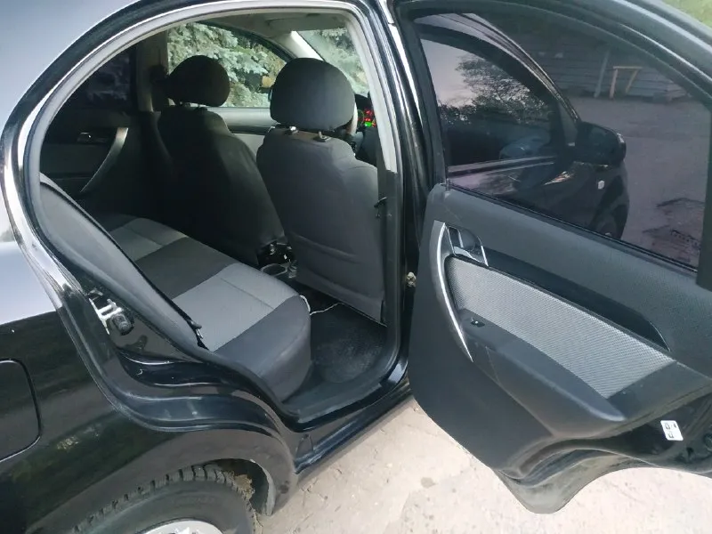 Продам автомобиль chevrolet aveo-3/ravon nexia-r3 2018 года выпуска, мотор 1500 куб. см, (очень надёжный, цепной(отзывы читайте в интернете)), 5 ст. мкпп, пробег 112 т км! запаска ни разу не ставилась, новая! в хорошем ухоженном состоянии, делать ничего не нужно! находится в центре города донецка! все вопросы по тел +79493670351. если не на связи напишите любую смс я перезвоню, плохая связь комплектация: кондиционер, гидроусилитель руля, антибукс, 4 стеклоподъёмника, подушки безопасности, ц/з, магнитола, 4 динамика(2 перед и 2 зад), защита картера двигателя, электро зеркала с подогревом, туманки, ходовые огни, регулировка руля по высоте, коврик багажника, 2ключа, открывание багажника кнопкой с салона. цена 777 т рублей торг! рассмотрю любые варианты и предложения ! +79493670351 центр города донецка торг 📞 звоните: +7(949)3670351 - фотография - 6