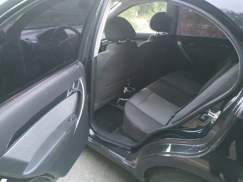 Продам автомобиль chevrolet aveo-3/ravon nexia-r3 2018 года выпуска, мотор 1500 куб. см, (очень надёжный, цепной(отзывы читайте в интернете)), 5 ст. мкпп, пробег 112 т км! запаска ни разу не ставилась, новая! в хорошем ухоженном состоянии, делать ничего не нужно! находится в центре города донецка! все вопросы по тел +79493670351. если не на связи напишите любую смс я перезвоню, плохая связь комплектация: кондиционер, гидроусилитель руля, антибукс, 4 стеклоподъёмника, подушки безопасности, ц/з, магнитола, 4 динамика(2 перед и 2 зад), защита картера двигателя, электро зеркала с подогревом, туманки, ходовые огни, регулировка руля по высоте, коврик багажника, 2ключа, открывание багажника кнопкой с салона. цена 777 т рублей торг! рассмотрю любые варианты и предложения ! +79493670351 центр города донецка торг 📞 звоните: +7(949)3670351 - фотография - 7