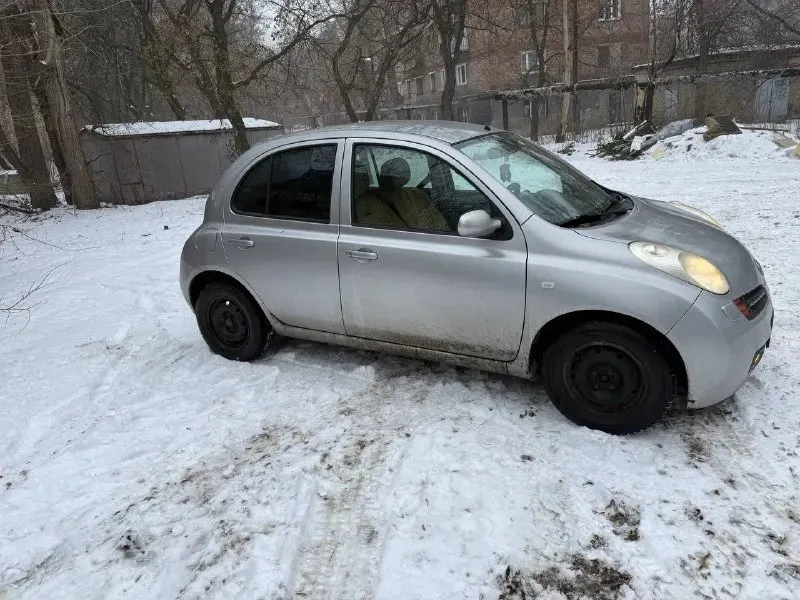 Продам nissan микра 2005 г цена- вижу 500к пробег - 116400 двигатель -1,4 (88 л. с) заправил полный бак и ездишь 2 недели коробка - автомат привод - передний печка\ кондер все работает исправно. подогревы сидений передних электро стеклоподъемники электро регулировка зеркал гаражное хранение. не бита, не крашена, без гнили не смотря на год. 1 владелец, машина за пределы донецка не выезжала длительное время в связи с обстрелами находилась в гараже и не эксплуатировалась. сейчас прошла полное то. так же отдам титаны летние. +79493694194 📞 звоните: +7(949)3694194 - фотография - 3