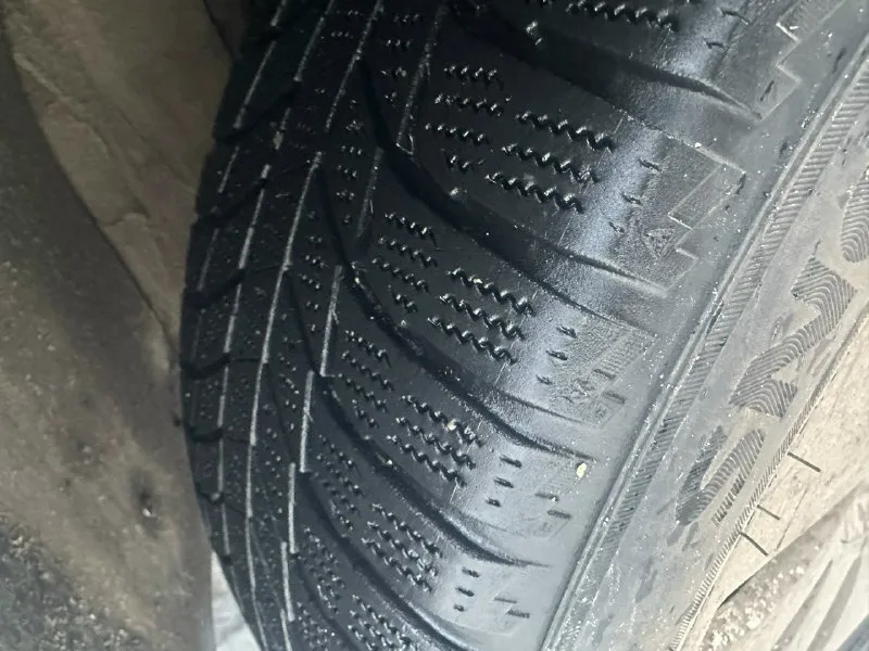 Продам audi а4 б7 2.0 cvt 2005 года пробег 288тыс авто на увереном ходу на хорошей зимней новой резине, поменяны колодки в круг, а так же передние диски. была полная ревизия передней подвески со всеми новыми рычагами пыльниками, был заменен правый передний шрус, термостат, воздушные и жидкостные патрубки. заменен радиатор печки и промыта вся система охлаждения. авто полностью в исправном состоянии, мотор работает отлично без посторонних звуков, коробка тоже в хорошем состоянии переключает плавно без задержек и пинков. цена авто 700₽ торг звонить по номеру +79494256038 📞 звоните: +7(949)4256038 - фотография - 4