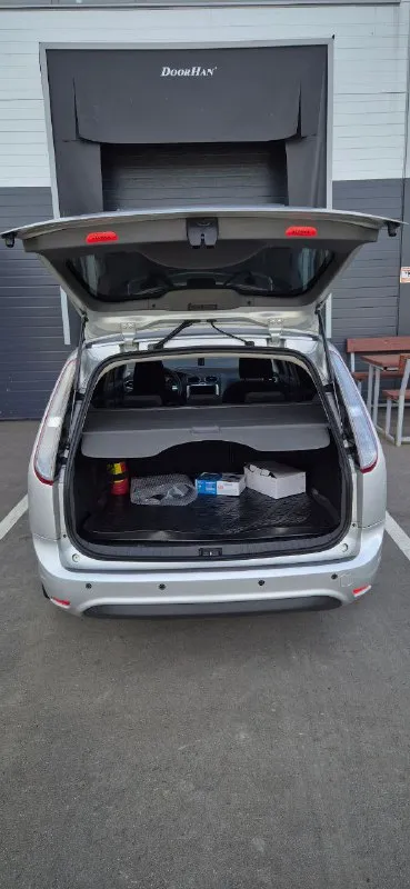 Продам ford focus 2 рестайлинг 2008г - я собственник двигатель 1.8 мкпп комплектация - установлена сигнализация starline управление с приложения, штатный доп. отопитель салона, подогрев лобового стекла и заднего с боковыми зеркалами, омыватель передних фар и задней камеры, android мультимедиа с камерами 360, не плохая акустика, заводские шторки в задних дверях, охлаждения бардочка при использование кондиционера, круиз контроль и управление мультимедиа на руле. полностью в шумоизоляции, так же была обработка кузова и всех плоскостей от корозии( чеки в наличии ) поменяно сцепление, ставил фирму luk, новая зимняя резина липучка проехал на ней около 10тыс вообщем живой, ухоженный автомобиль, любые проверки за ваш счет. цена: 650т находится в г. горловка +79494892082 +79912018165 лучше писать в телеграм 📞 звоните: +7(949)4892082 - фотография - 2