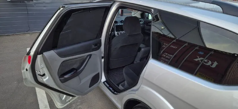 Продам ford focus 2 рестайлинг 2008г - я собственник двигатель 1.8 мкпп комплектация - установлена сигнализация starline управление с приложения, штатный доп. отопитель салона, подогрев лобового стекла и заднего с боковыми зеркалами, омыватель передних фар и задней камеры, android мультимедиа с камерами 360, не плохая акустика, заводские шторки в задних дверях, охлаждения бардочка при использование кондиционера, круиз контроль и управление мультимедиа на руле. полностью в шумоизоляции, так же была обработка кузова и всех плоскостей от корозии( чеки в наличии ) поменяно сцепление, ставил фирму luk, новая зимняя резина липучка проехал на ней около 10тыс вообщем живой, ухоженный автомобиль, любые проверки за ваш счет. цена: 650т находится в г. горловка +79494892082 +79912018165 лучше писать в телеграм 📞 звоните: +7(949)4892082 - фотография - 4