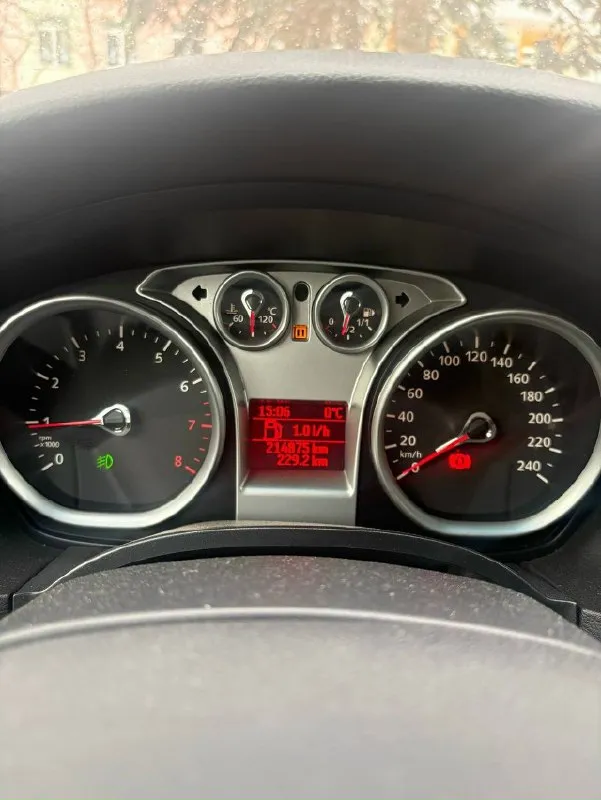 Продам ford focus 2 рестайлинг 2008г - я собственник двигатель 1.8 мкпп комплектация - установлена сигнализация starline управление с приложения, штатный доп. отопитель салона, подогрев лобового стекла и заднего с боковыми зеркалами, омыватель передних фар и задней камеры, android мультимедиа с камерами 360, не плохая акустика, заводские шторки в задних дверях, охлаждения бардочка при использование кондиционера, круиз контроль и управление мультимедиа на руле. полностью в шумоизоляции, так же была обработка кузова и всех плоскостей от корозии( чеки в наличии ) поменяно сцепление, ставил фирму luk, новая зимняя резина липучка проехал на ней около 10тыс вообщем живой, ухоженный автомобиль, любые проверки за ваш счет. цена: 650т находится в г. горловка +79494892082 +79912018165 лучше писать в телеграм 📞 звоните: +7(949)4892082 - фотография - 7