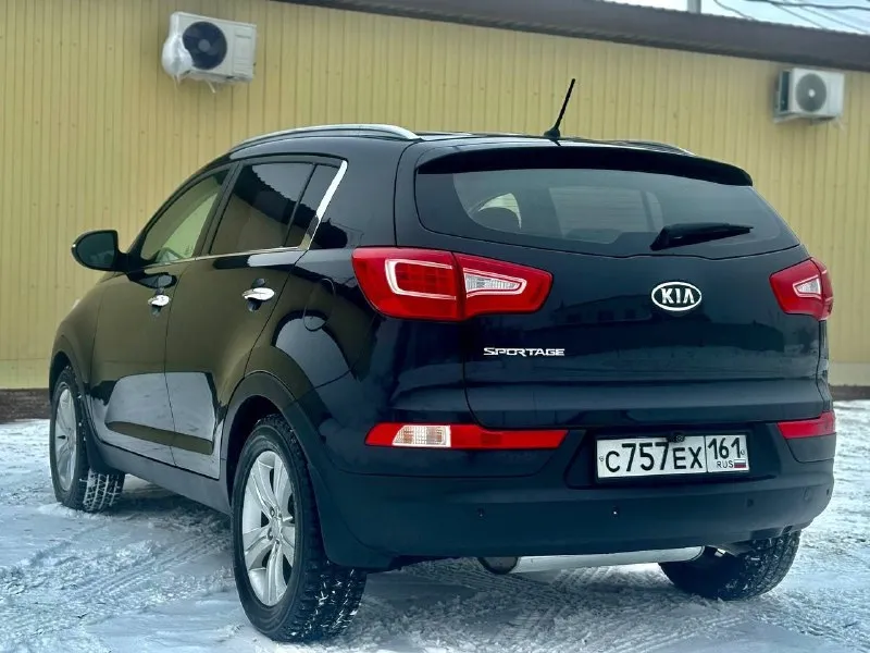 Продам kia sportage 12 год, в отличном состоянии. Автомобиль не бит и не крашен, что подтверждается тщательной проверкой лакокрасочного покрытия. Заботливо эксплуатировался и своевременно обслуживался, что гарантирует его безупречное техническое состояние. Автомобиль оснащен камерой заднего вида, значительно облегчающей парковку в условиях ограниченного пространства. Большой монитор мультимедийной системы позволяет комфортно пользоваться навигацией и прочими функциями. Круиз-контроль обеспечивает удобство при длительных поездках по трассе. Подогревы всех сидений создают комфорт в холодное время года, а мультируль позволяет управлять основными функциями автомобиля, не отрывая рук от руля. Цена за данный автомобиль составляет 1.360.000₽ что является привлекательным предложением, учитывая его состояние и комплектацию. Техническая часть автомобиля находится в идеальном состоянии. Двигатель работает ровно и без нареканий, коробка передач переключается плавно, подвеска не треб
📞 Звоните: +7(949)0299473 - фотография - 5