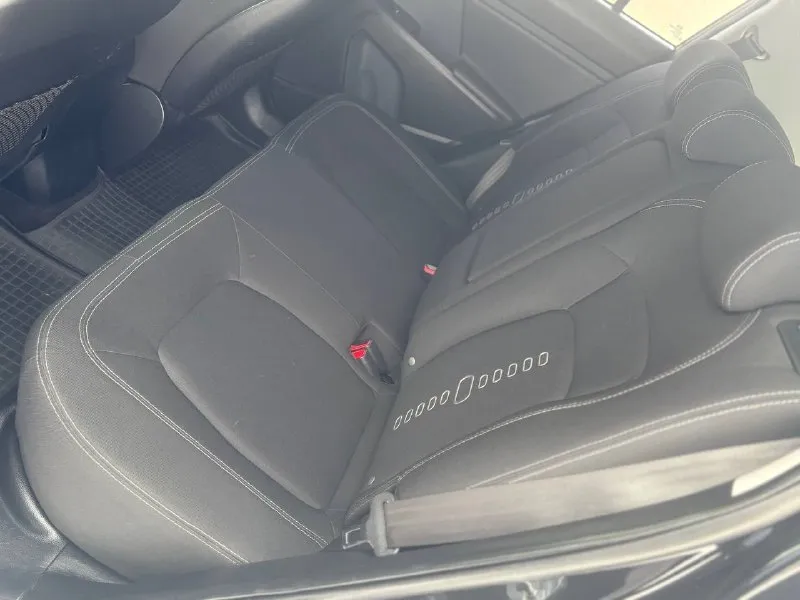 Продам kia sportage 12 год, в отличном состоянии. Автомобиль не бит и не крашен, что подтверждается тщательной проверкой лакокрасочного покрытия. Заботливо эксплуатировался и своевременно обслуживался, что гарантирует его безупречное техническое состояние. Автомобиль оснащен камерой заднего вида, значительно облегчающей парковку в условиях ограниченного пространства. Большой монитор мультимедийной системы позволяет комфортно пользоваться навигацией и прочими функциями. Круиз-контроль обеспечивает удобство при длительных поездках по трассе. Подогревы всех сидений создают комфорт в холодное время года, а мультируль позволяет управлять основными функциями автомобиля, не отрывая рук от руля. Цена за данный автомобиль составляет 1.360.000₽ что является привлекательным предложением, учитывая его состояние и комплектацию. Техническая часть автомобиля находится в идеальном состоянии. Двигатель работает ровно и без нареканий, коробка передач переключается плавно, подвеска не треб
📞 Звоните: +7(949)0299473 - фотография - 8
