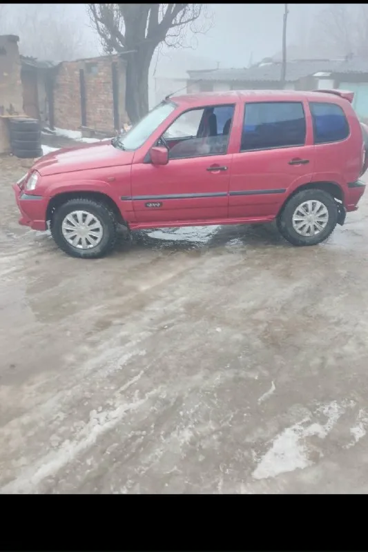 Продам chevrolet niva. год 2008, двигатель 1.7, цвет красный, привод полный. один хозяин. состояние машины хорошее, кузов целый, гнили нет. двигатель норма, масло не ест. подогрев сидений, гидроусилитель руля, печка, эл. зеркала, эл, стекла. и. т. д. пробег 170000. цена 400000₽. торг. харцызск. все остальное по телефону +79494228407,+79490348343. 📞 звоните: +7(949)4228407 - фотография - 2