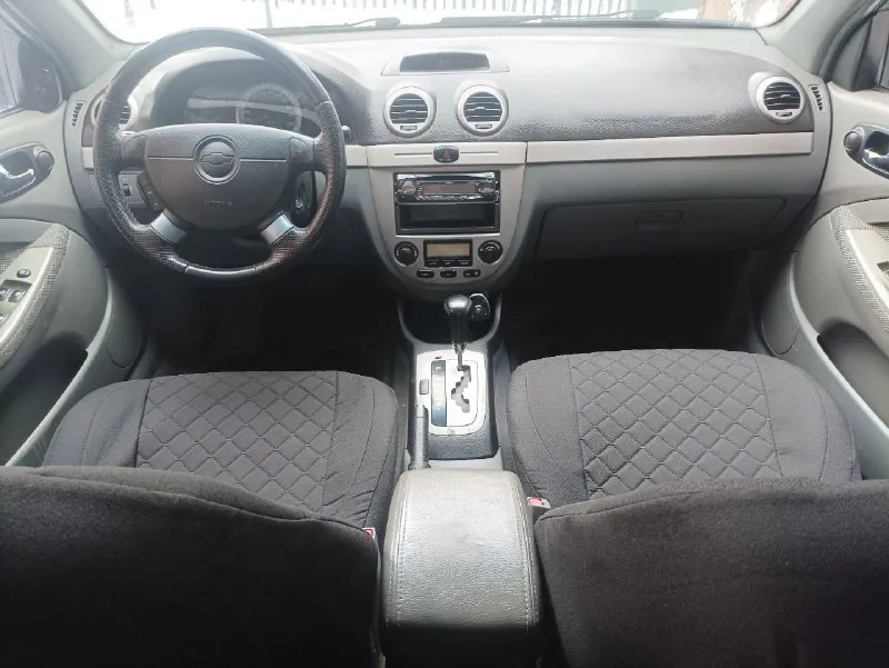 Продам chevrolet лачети автомобиль 2008 г. выпуска. 152 000 пробега. самая полная комплектация (климат контроль рабочий, дует отлично. абс, антизанос, мультируль, электро зеркало, подогрев заднего, переднего стекла, антибукс, датчик света и дождя ) самая полная комплектация. у авто 2 ключа. объём двигателя 1.8 16 клапанный, акпп. пороги, двери, днище целое без гнили. салон в хорошем состоянии. хорошая зимняя резина. цена 550 тыс. руб 📞 звоните: +79495075479 - фотография - 5