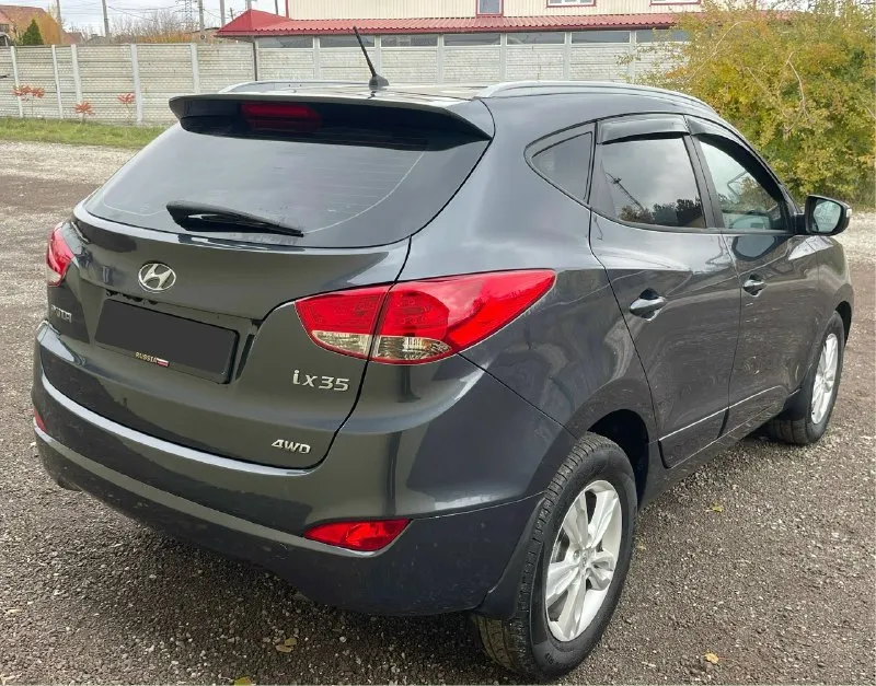 🚘марка: hyundai ix35 ⚖️привод: полный 🚨двигатель: 2000 см³ (2.0) 🕹️кпп: механика ⛽️вид топлива: бензин 📅год выпуска: 2010 г. в 💴цена: 955.000₽ реальному клиенту торг!!! 🗺️пробег: 186.000км подтвержденный 📱номер телефона: +79495205833 по этому же номеру есть телеграмм!!! 📋по комплектации: эл. регулировка зеркал эл. стеклоподъемники 4 подогрев сидений передних и задних центральный замок управление на руле кожаный руль круиз-контроль климат-контроль сигнализация комплект 2 ключа🔑 автомобиль в идеальном состоянии вложений не требует никаких сел и поехал! документы кристально чистые! авто чист и готов к переоформлению сопровождение до конца сделки! остальное по +79495205833 вадим по этому же номеру есть телеграмм!!! 📍•г. донецк (днр) 📞 звоните: +7(949)5205833 - фотография - 1