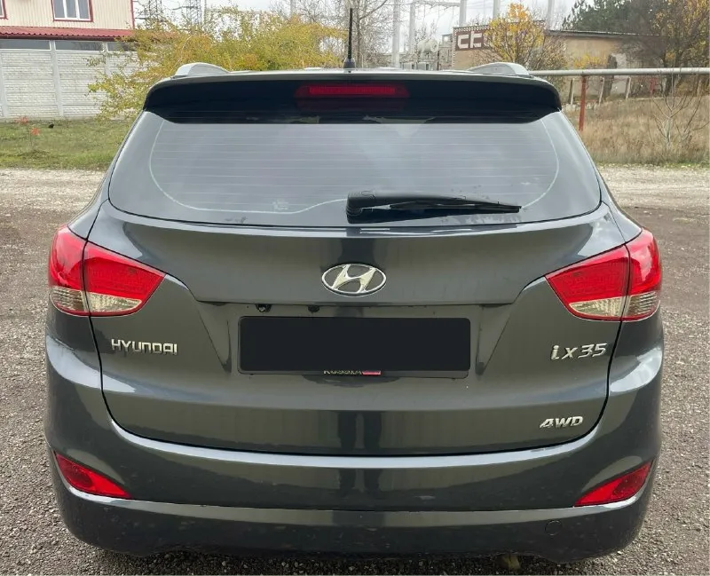 🚘марка: hyundai ix35 ⚖️привод: полный 🚨двигатель: 2000 см³ (2.0) 🕹️кпп: механика ⛽️вид топлива: бензин 📅год выпуска: 2010 г. в 💴цена: 955.000₽ реальному клиенту торг!!! 🗺️пробег: 186.000км подтвержденный 📱номер телефона: +79495205833 по этому же номеру есть телеграмм!!! 📋по комплектации: эл. регулировка зеркал эл. стеклоподъемники 4 подогрев сидений передних и задних центральный замок управление на руле кожаный руль круиз-контроль климат-контроль сигнализация комплект 2 ключа🔑 автомобиль в идеальном состоянии вложений не требует никаких сел и поехал! документы кристально чистые! авто чист и готов к переоформлению сопровождение до конца сделки! остальное по +79495205833 вадим по этому же номеру есть телеграмм!!! 📍•г. донецк (днр) 📞 звоните: +7(949)5205833 - фотография - 2