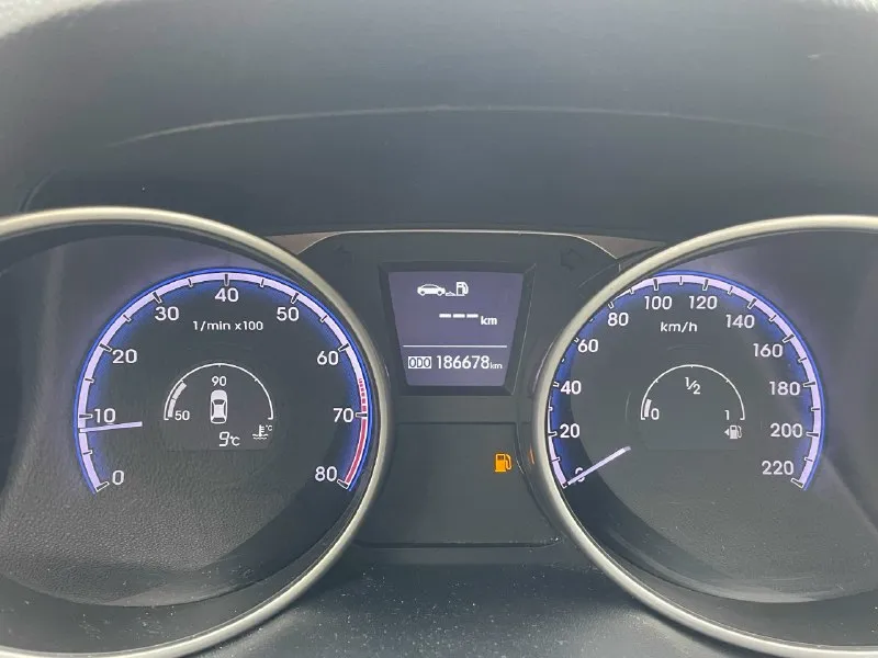 🚘марка: hyundai ix35 ⚖️привод: полный 🚨двигатель: 2000 см³ (2.0) 🕹️кпп: механика ⛽️вид топлива: бензин 📅год выпуска: 2010 г. в 💴цена: 955.000₽ реальному клиенту торг!!! 🗺️пробег: 186.000км подтвержденный 📱номер телефона: +79495205833 по этому же номеру есть телеграмм!!! 📋по комплектации: эл. регулировка зеркал эл. стеклоподъемники 4 подогрев сидений передних и задних центральный замок управление на руле кожаный руль круиз-контроль климат-контроль сигнализация комплект 2 ключа🔑 автомобиль в идеальном состоянии вложений не требует никаких сел и поехал! документы кристально чистые! авто чист и готов к переоформлению сопровождение до конца сделки! остальное по +79495205833 вадим по этому же номеру есть телеграмм!!! 📍•г. донецк (днр) 📞 звоните: +7(949)5205833 - фотография - 8