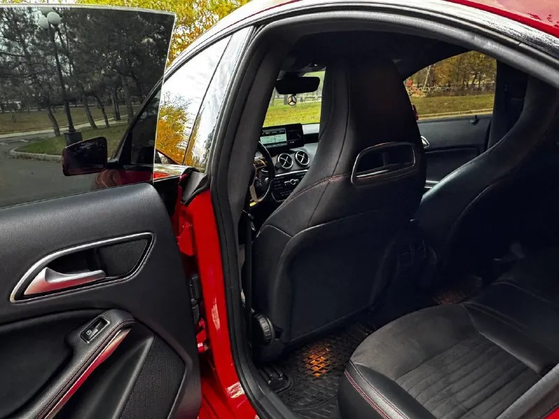 Продам красивый современный седан mercedes cla 2016 года автомобиль в красивом красном цвете, очень ярко выглядит на дороге. тянет за собой взгляды. выглядит очень современно. черты кузова очень красивые. по кузову без замечаний, машина в родной краске! без дтп и расчётов, зеленая авто теку, готов полностью к любым вашим проверкам. выглядит очень достойно, как на фотографиях! бензиновый, работает превосходно, не троит и не дымит. обслужен полностью, также есть все чеки и гарантии по обслуживанию ходовой части и коробки. машина в отличном техническом состоянии, в обслуживании не нуждается! в жирной комплектации, спорт сидения, многозонный климат контроль, подогрев сидений, дистроник, обнаруживание пешеходов, слепые зоны, черный потолок, красивые большие колёса, 2 комплекта резины, 2 комплекта ключей, стоит приятный выхлоп на заслонках. автомобиль подойдёт как и для семьи так и для молодёжи. цена 1.580.000, возможен торг быстрому покупателю! ☎️ +7 (949) 453-80 📞 звоните: +7(949)4538040 - фотография - 9