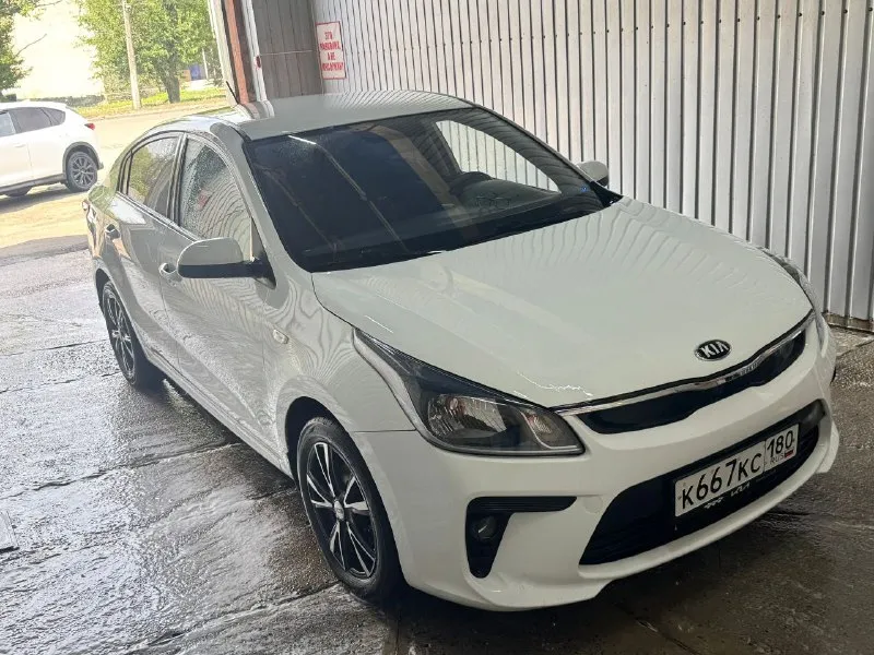 Продам kia rio 2018. 1,6 коробка автомат -комплектация luxe -подогрев зеркал, сидений и руля - мультимедийная система, управление на руле - круиз - экономичный и качественный двигатель - автозапуск -качественный свет( линзованые фары) - идеальное техническое состояние - чистый ухоженный автомобиль собственник цена 1.300000₽ +79490726630 - фотография - 3