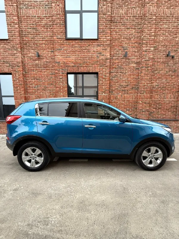 Продам kia sportage
Родной пробег: 120 тыс. Км
Идеальная автотека (без дтп)
Год выпуска: 2011
Коробка: автомат (передний привод)
Объем двигателя: 2.0 бензин/газ
Автомобиль в идеальном состоянии.
Технически авто в отличном состоянии, ходовая сбита, мотор, коробка без нареканий.
Комплектация: мультируль, круиз, датчик света и дождя, подогрев 4х сидений, 2х зонный климат, 4 эл. Стеклоподъемника и тд.
Цена: 1.450.000 💰
Торг присутствует
В комплекте зимняя резина ❄️
Обращаться в лс или по номеру телефона +79493539832
Автомобиль находится в шахтерске.
.
📞 Звоните: +7(949)3539832 - фотография - 3