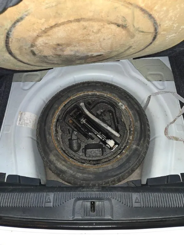 В продаже skoda октавия а 5, 2012 год. объем 1.8 tsi (152 лошадей), коробка автомат (aisin). пробег 174 000 родной, любые проверки. технически машина в шикарном состоянии. двигатель работает идеально, весь полностью сухой без потёков, тяга сумасшедшая. коробка обычный автомат без пенков и толчков. по кузову крашеная одна деталь, вторичный окрас без шпакли, задние левое крыло. всё остальное в родном окрасе. салон чистый ухоженный. богатая комплектация - климат - круиз - датчик света и дождя - парктроник - обогревы всех сидений - мульти руль - датчик давления шин - омыватель фар - электро складывание зеркал - обогревы зеркал и заднего стекла - 4 электросклоподъемника -автозапуск с ключа машина абсолютно без вложений, масла и фильтра заменены. два комплекта резины ( зима, лето) в хорошем состоянии. два ключа. машина полностью обслужена. цена 1 150 000 торг осмотр авторынок скиф тел +79185874460 ( тг +79494562989). 📞 звоните: +7(949)4562989 - фотография - 10