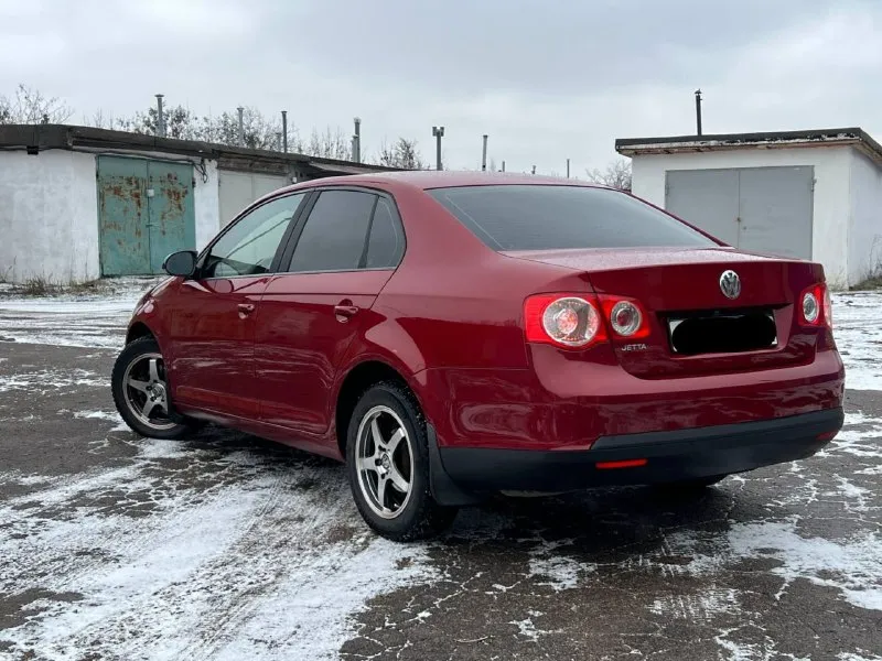 Продаю volkswagen jetta 1.6 ат 2006 года автомобиль в хорошем состоянии внешнем и техническом состоянии мотор работает ровно не дымит не троит акпп все передачи без пинков без рывков вложений не требует цена 680 т. р. +79490984043 - фотография - 4