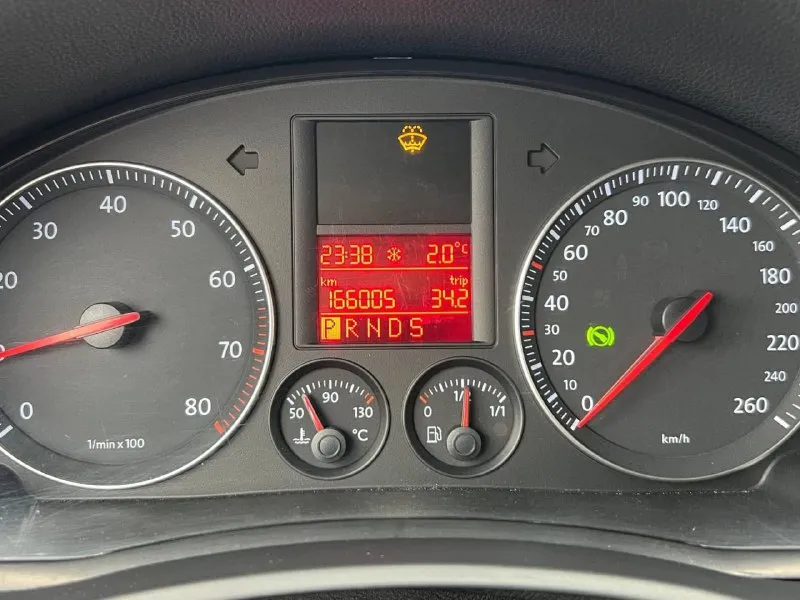 Продаю volkswagen jetta 1.6 ат 2006 года автомобиль в хорошем состоянии внешнем и техническом состоянии мотор работает ровно не дымит не троит акпп все передачи без пинков без рывков вложений не требует цена 680 т. р. +79490984043 - фотография - 5