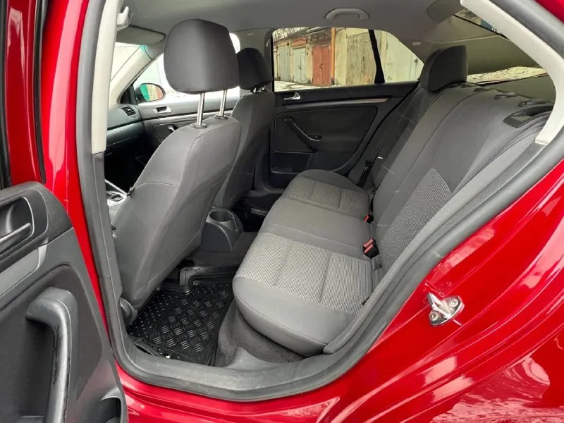 Продаю volkswagen jetta 1.6 ат 2006 года автомобиль в хорошем состоянии внешнем и техническом состоянии мотор работает ровно не дымит не троит акпп все передачи без пинков без рывков вложений не требует цена 680 т. р. +79490984043 - фотография - 7