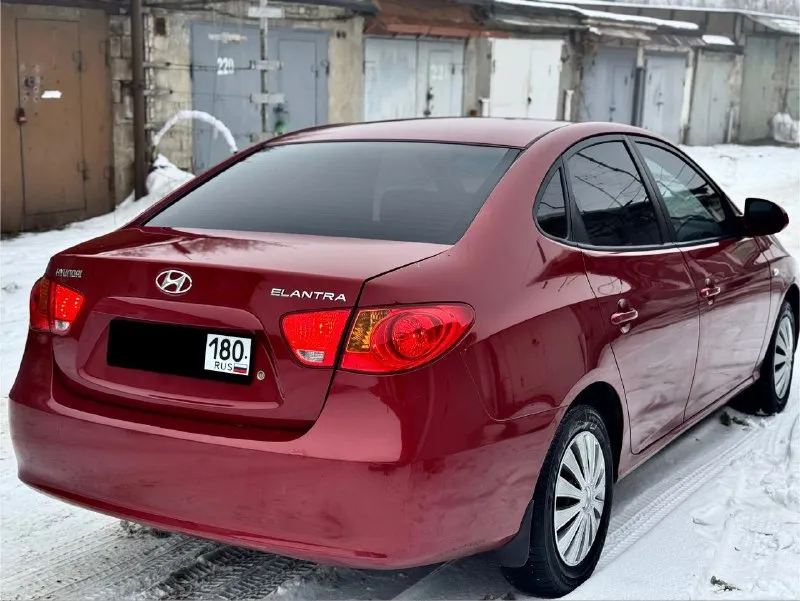 Продам hyundai elantra 2009 года на автомате! всегда обслуживалась мотор 1.6 бензин в хорошем состоянии на 180 регионе на самой максимальной комплектации! полный электра пакет 4 стекло подъемника подогревы сидений стекла кондиционер дует мульти руль автомат ходовая в хорошем состоянии резина зима! оформление в мрэо г. донецк тел. +79495325914 - фотография - 3