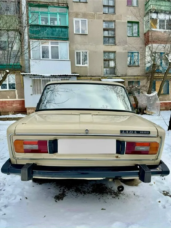 ✅автомобиль: ваз 2106 ✅год: 1984 ✅объем: 1.3 бензин, 69 л. с. ✅цена: 125 000 ₽ + торг у капота ✅владельцев: 1 ✅город: горловка ✅телефон: +7 (949) 311-24-90 владимир автомобиль полностью на ходу, мотор и коробка работают без нареканий, передачи включаются четко. дно и пороги целые, без критичных проблем. комплектация и состояние: зимняя резина — на металлических дисках летняя резина — на легкосплавных дисках передние сиденья от honda (удобнее штатных) кузов живой для своих лет, полное гаражное хранение. документы в порядке, учет рф. отличный вариант для повседневной езды или как первая машина. 📞 звоните: +7(949)3112490 - фотография - 4
