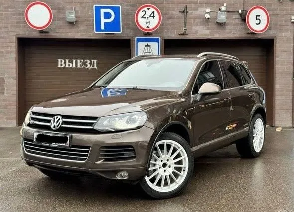 ❗️volkswagen touareg nf❗️ 2010г 3.6 бенз 250тыс. км. 21е колеса, резина пирелли зима, 4-х зонный кли... - фотография