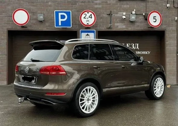 ❗️volkswagen touareg nf❗️ 2010г 3.6 бенз 250тыс. км. 21е колеса, резина пирелли зима, 4-х зонный климат, техника на отлично, мотор, коробка, ходовая, нечего делать не нужно, салон как на фото, новый гур, новые передние колодки и тормозные диски. юридически чисто, полное переоформление в мрэо. 🎁цена подарок 1.450.000р торг 📞+7 949 402 77 60 📍осмотр: амвросиевка (могу пригнать в харцызск, торез, шахтерск) 📞 🇷🇺 звоните: +79494027760 - фотография - 4