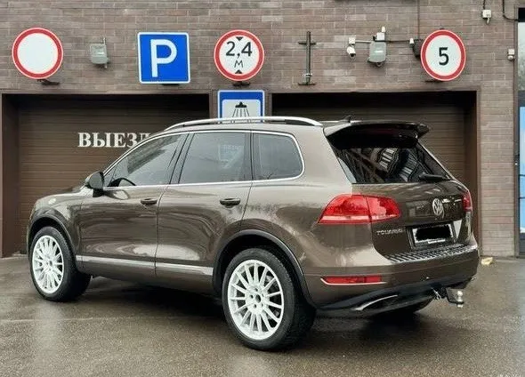 ❗️volkswagen touareg nf❗️ 2010г 3.6 бенз 250тыс. км. 21е колеса, резина пирелли зима, 4-х зонный климат, техника на отлично, мотор, коробка, ходовая, нечего делать не нужно, салон как на фото, новый гур, новые передние колодки и тормозные диски. юридически чисто, полное переоформление в мрэо. 🎁цена подарок 1.450.000р торг 📞+7 949 402 77 60 📍осмотр: амвросиевка (могу пригнать в харцызск, торез, шахтерск) 📞 🇷🇺 звоните: +79494027760 - фотография - 6
