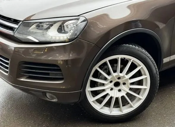 ❗️volkswagen touareg nf❗️ 2010г 3.6 бенз 250тыс. км. 21е колеса, резина пирелли зима, 4-х зонный климат, техника на отлично, мотор, коробка, ходовая, нечего делать не нужно, салон как на фото, новый гур, новые передние колодки и тормозные диски. юридически чисто, полное переоформление в мрэо. 🎁цена подарок 1.450.000р торг 📞+7 949 402 77 60 📍осмотр: амвросиевка (могу пригнать в харцызск, торез, шахтерск) 📞 🇷🇺 звоните: +79494027760 - фотография - 7