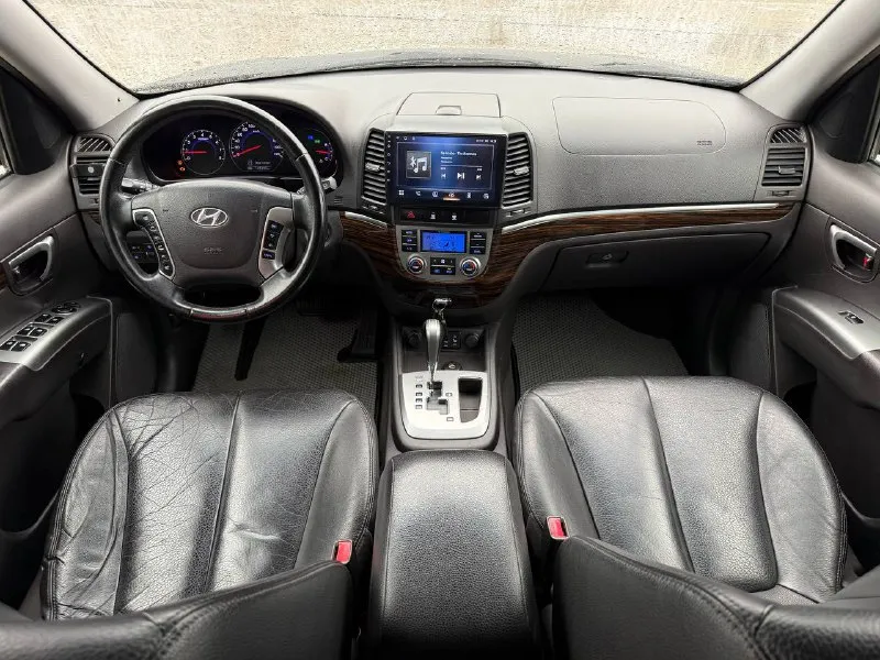 Продам hyundai santa fe 2.4 бензин год выпуска 2011 состояние идеальное. без вмятин царапин и рыжиков сервисные книги. кнопка star - stop без ключевой доступ вложений не требует! любое оформление! салон не затертый не порваный резина хорошая pirelli авто полностью обслужена до мелочей мотор работает ровно. коробка переключает идеально климат контроль работает все жидкости заменены! стекла все родные каждая кнопка работает) цена 1.280₽ +7-949-794-46-27 остольные вопросы по телефону звоните в любое время. - фотография - 10