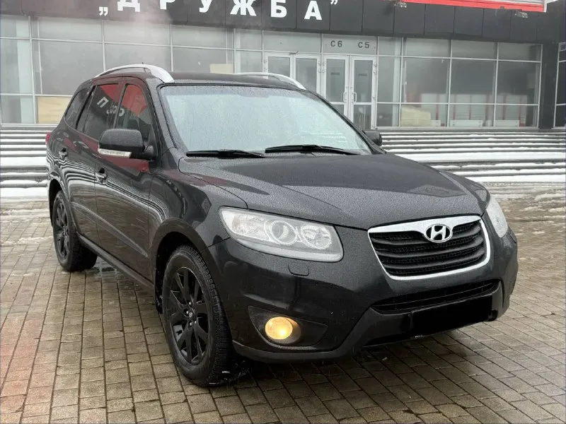 Продам hyundai santa fe 2.4 бензин год выпуска 2011 состояние идеальное. без вмятин царапин и рыжиков сервисные книги. кнопка star - stop без ключевой доступ вложений не требует! любое оформление! салон не затертый не порваный резина хорошая pirelli авто полностью обслужена до мелочей мотор работает ровно. коробка переключает идеально климат контроль работает все жидкости заменены! стекла все родные каждая кнопка работает) цена 1.280₽ +7-949-794-46-27 остольные вопросы по телефону звоните в любое время. - фотография - 2