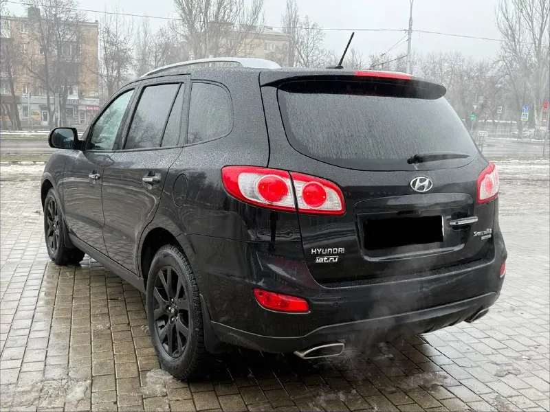 Продам hyundai santa fe 2.4 бензин год выпуска 2011 состояние идеальное. без вмятин царапин и рыжиков сервисные книги. кнопка star - stop без ключевой доступ вложений не требует! любое оформление! салон не затертый не порваный резина хорошая pirelli авто полностью обслужена до мелочей мотор работает ровно. коробка переключает идеально климат контроль работает все жидкости заменены! стекла все родные каждая кнопка работает) цена 1.280₽ +7-949-794-46-27 остольные вопросы по телефону звоните в любое время. - фотография - 3