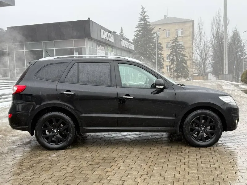 Продам hyundai santa fe 2.4 бензин год выпуска 2011 состояние идеальное. без вмятин царапин и рыжиков сервисные книги. кнопка star - stop без ключевой доступ вложений не требует! любое оформление! салон не затертый не порваный резина хорошая pirelli авто полностью обслужена до мелочей мотор работает ровно. коробка переключает идеально климат контроль работает все жидкости заменены! стекла все родные каждая кнопка работает) цена 1.280₽ +7-949-794-46-27 остольные вопросы по телефону звоните в любое время. - фотография - 5
