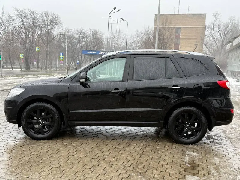 Продам hyundai santa fe 2.4 бензин год выпуска 2011 состояние идеальное. без вмятин царапин и рыжиков сервисные книги. кнопка star - stop без ключевой доступ вложений не требует! любое оформление! салон не затертый не порваный резина хорошая pirelli авто полностью обслужена до мелочей мотор работает ровно. коробка переключает идеально климат контроль работает все жидкости заменены! стекла все родные каждая кнопка работает) цена 1.280₽ +7-949-794-46-27 остольные вопросы по телефону звоните в любое время. - фотография - 6