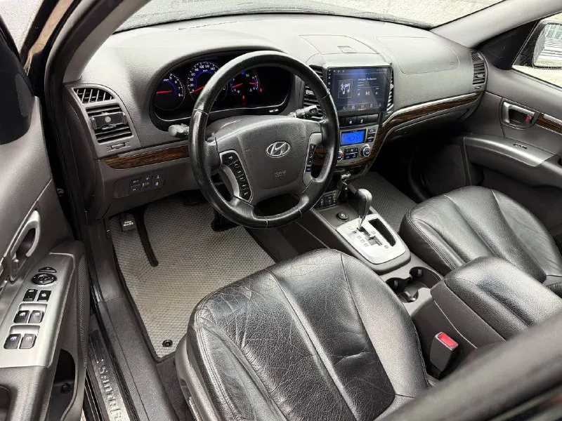 Продам hyundai santa fe 2.4 бензин год выпуска 2011 состояние идеальное. без вмятин царапин и рыжиков сервисные книги. кнопка star - stop без ключевой доступ вложений не требует! любое оформление! салон не затертый не порваный резина хорошая pirelli авто полностью обслужена до мелочей мотор работает ровно. коробка переключает идеально климат контроль работает все жидкости заменены! стекла все родные каждая кнопка работает) цена 1.280₽ +7-949-794-46-27 остольные вопросы по телефону звоните в любое время. - фотография - 7