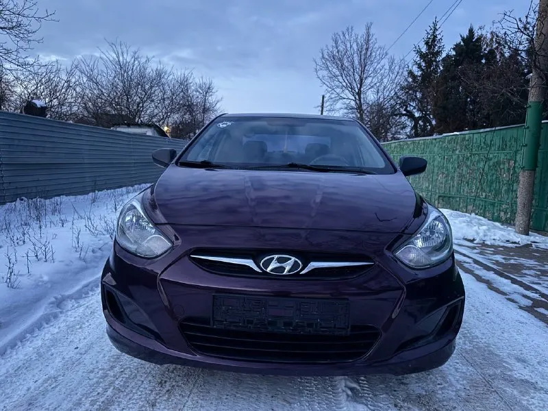 Hyundai solaris год выпуска: 2012 двигатель: бензин 1.6 пробег: 175 тысяч коробка: механика 5-ст полный электропакет электро зеркала электро стеклоподъемники обогрев лобового-заднего стекла обогрев зеркал подогрев сидений в 2-х режимах кондиционер рабочий магнитола пролог сигнализация с автозапуском 2 комплекта ключей с пультами машина в прекрасном состоянии мотор работает как часы, коробка щелкает отлично не хрустит и не выбивает, ходовая на твердую 5-ку, кузов и днище без ржавчин дыр и коррозий, салон не затерт и не порван все кнопки работают всё функционирует, печка в машине ташкент зимой на холодную 5-10 минут и в машине жара, кондиционер рабочий холодит как в антарктиде, фары led, комплект резины зима+лето michelin вместе с резиной отдам новые оригинальные колпаки, на машине езжу каждый день, готов на любые проверки на вашем сто и за ваш счет, документы в полном порядке! продажа в связи с покупкой нового семейного автомобиля!!! цена 785.000р торг реальным людям! +79495205833 саша - фотография - 6