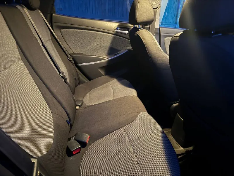 Hyundai solaris год выпуска: 2012 двигатель: бензин 1.6 пробег: 175 тысяч коробка: механика 5-ст полный электропакет электро зеркала электро стеклоподъемники обогрев лобового-заднего стекла обогрев зеркал подогрев сидений в 2-х режимах кондиционер рабочий магнитола пролог сигнализация с автозапуском 2 комплекта ключей с пультами машина в прекрасном состоянии мотор работает как часы, коробка щелкает отлично не хрустит и не выбивает, ходовая на твердую 5-ку, кузов и днище без ржавчин дыр и коррозий, салон не затерт и не порван все кнопки работают всё функционирует, печка в машине ташкент зимой на холодную 5-10 минут и в машине жара, кондиционер рабочий холодит как в антарктиде, фары led, комплект резины зима+лето michelin вместе с резиной отдам новые оригинальные колпаки, на машине езжу каждый день, готов на любые проверки на вашем сто и за ваш счет, документы в полном порядке! продажа в связи с покупкой нового семейного автомобиля!!! цена 785.000р торг реальным людям! +79495205833 саша - фотография - 8