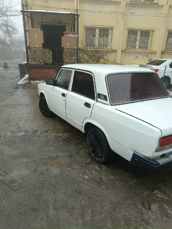 Продам ваз 2107, год выпуска 2008, двигатель 1,5 инжектор, ходовка перебрана, коробка не хрустит не выбивает, печка греет, новый аккумулятор, документы в порядке, цена 140000₽ торг +7949-072-75-97 донецк 📞 звоните: +7(949)0727597 - фотография - 2