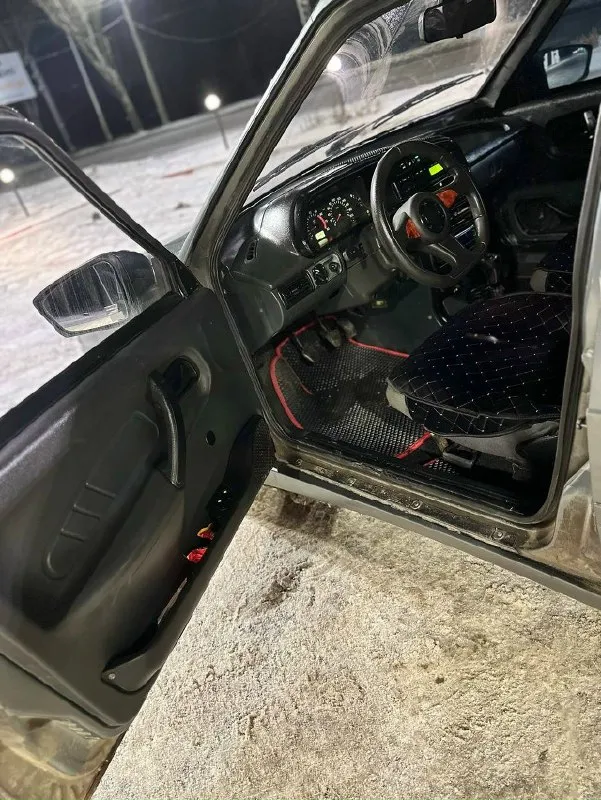 Продам ваз 2115 год 2007 мотор 1.6 пробег 170т мотор коробка на отлично подвеска не стучит не гремит по электричеству работает все что должно работать печка как в бане много чего нового кузов в прекрасном состоянии дно пороги целые стаканы лонжы целые чистый ухоженный салон не плохая музыка по докам чистая любое переоформление остальные вопросы по телефону г макеевка цена 205 тр торг у капота звоните пишите в любое время мой номер для связи +79490517995 если не дозвонились пишите на телеграмм на этом же номере 📞 звоните: +7(949)0517995 - фотография - 8