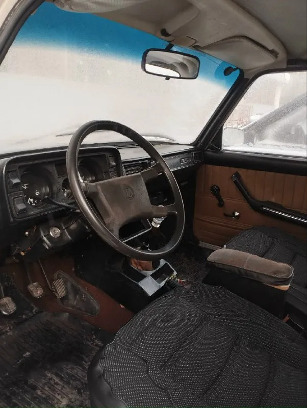 Продаю автомобиль ваз 2105 карбюратор. владелец один все время. состояние машины хорошее, машина обслужена и многое сделано, на запчастях не экономил. по кузову живая, но есть мелкие рыжики, метал толстый, машина шла для экспорта. пороги, дно, стаканы - все целое. 1. поменял шаровые опоры - 4 шт 2. поставил новые тормозные диски - 2 шт 3. новые тормозные шланги 4. новые колодки тормозные 5. комплект новых тяг (с нивы ваз) 6. новый трос ручного тормоза 7. новая выхлопная система (алюмо-метал) 8. новый цилиндр сцепления 9. новый радиатор двигателя 10. новый радиатор печки 11. новый расширительный бочок 12. новые патрубки системы охлаждения двигателя 13. новый вентилятор на пять лопастей( охлаждение радиатора двигателя) 14. новый стартер 15. электронное зажигание 16. новый моторчик печки летняя резина в комплекте. документы чистые, птс оригинал, любое переоформление. цена : 120 000 рублей номер для связи : +79493550379 📞 звоните: +7(949)3550379 - фотография - 4