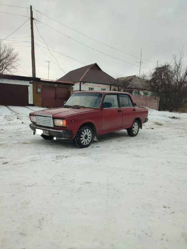 🚘 марка и модель: ваз 2107 📏 пробег: 233 📆 год: 96 📝 кпп: ⚙️ описание: доброго времени суток в продаже ваз 2107 97 года выпуска авто в достойном состоянии, сварки покраски не требует, двигатель 1.5 не троит не дымит, коробка 4 ступка не выбивает не хрустит, ходовая на 4+, кажный день на ходу, электрика полностью исправна, установлены евро стопы, ксенон, зимняя резина, новый тосол, ухоженный салон, документы в порядке постоянный 180 учёт, цена 110 т. р торг, звонить по номеру +79494041174. 💰 цена: 110 🌍 город: 📞 телефон: +79494041174 🙋‍ нажмите, чтобы связаться с продавцом в тг 🛞 запчасти, шины, диски, авторазборки 🅿️ авторынок донбасса 📞 звоните: +7(949)4041174 - фотография - 3