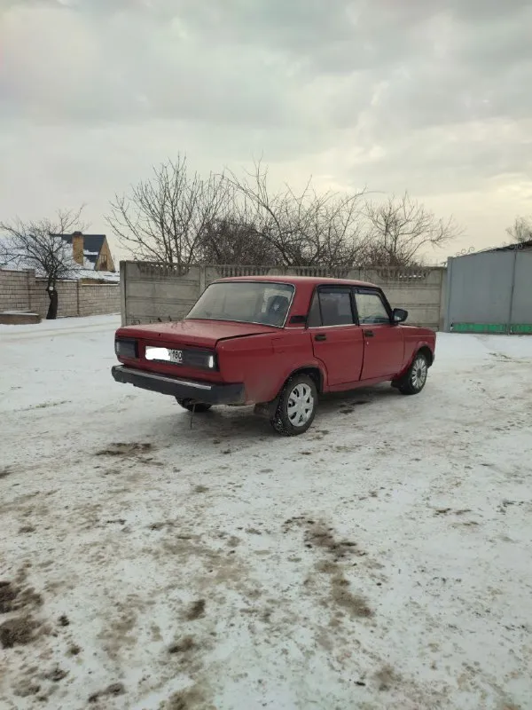 🚘 марка и модель: ваз 2107 📏 пробег: 233 📆 год: 96 📝 кпп: ⚙️ описание: доброго времени суток в продаже ваз 2107 97 года выпуска авто в достойном состоянии, сварки покраски не требует, двигатель 1.5 не троит не дымит, коробка 4 ступка не выбивает не хрустит, ходовая на 4+, кажный день на ходу, электрика полностью исправна, установлены евро стопы, ксенон, зимняя резина, новый тосол, ухоженный салон, документы в порядке постоянный 180 учёт, цена 110 т. р торг, звонить по номеру +79494041174. 💰 цена: 110 🌍 город: 📞 телефон: +79494041174 🙋‍ нажмите, чтобы связаться с продавцом в тг 🛞 запчасти, шины, диски, авторазборки 🅿️ авторынок донбасса 📞 звоните: +7(949)4041174 - фотография - 4