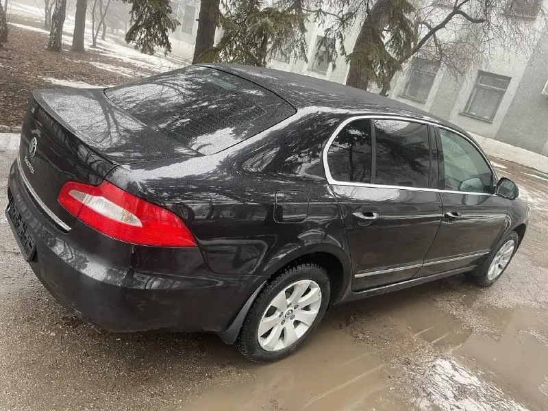 Skoda superb-24.10.2012года рождения! пробег -1900000 км (родной) владельцев-2 двигатель -1.8 turbo-(152 лошадки)-работает отлично! коробка автомат -asin-работает идеально -(не путать с дсг) богатая комплектация-электро сидения водительское и пассажирское, задние сидения с подогревом, электро регулировка зеркал с подогревом и складыванием климат контроль -3х зонный фары с линзами -адаптивный свет пройдено то -масло двс, фильтра -масляный, воздушный, приводной ремень ! стоит металическая защита двигателя! новая зимняя резина на шипах ! очень большой и комфортный авто цена 1220000₽ осмотр -макеевка -донецк! торг -присутствует! тел :+79495936159-(в любое время суток ). 📞 звоните: +7(949)5936159 - фотография - 4