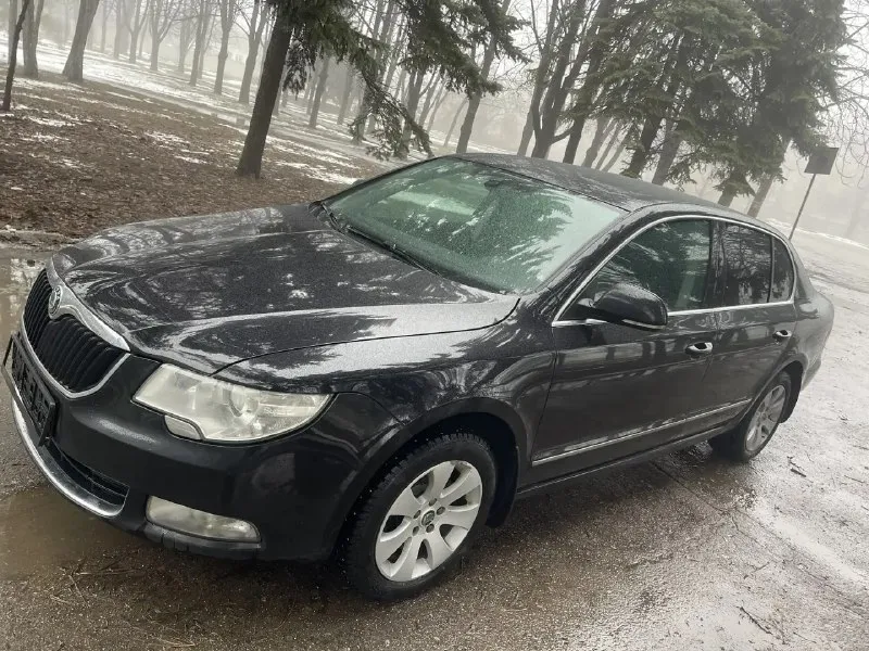 Skoda superb-24.10.2012года рождения! пробег -1900000 км (родной) владельцев-2 двигатель -1.8 turbo-(152 лошадки)-работает отлично! коробка автомат -asin-работает идеально -(не путать с дсг) богатая комплектация-электро сидения водительское и пассажирское, задние сидения с подогревом, электро регулировка зеркал с подогревом и складыванием климат контроль -3х зонный фары с линзами -адаптивный свет пройдено то -масло двс, фильтра -масляный, воздушный, приводной ремень ! стоит металическая защита двигателя! новая зимняя резина на шипах ! очень большой и комфортный авто цена 1220000₽ осмотр -макеевка -донецк! торг -присутствует! тел :+79495936159-(в любое время суток ). 📞 звоните: +7(949)5936159 - фотография - 5