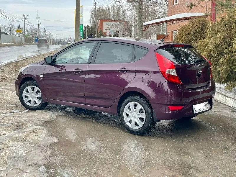 Hyundai solaris 2012 год в дтп не участвовал. собственник. пробег 187 тыс. ухоженный автомобиль. сделал не давно то, замена масла колодок. металлические детали машины все заводские и с соответствующими маркировками, болты не крученые, стекла включая лобовое родные. двигатель 1.6 бензин(грм цепной) кпп - механическая 5 ступеней(без хрустов и вылетов) в такси не работал(100%) хорошая комплектация :мульти руль, кондиционер, 4 эсп, подогревы передних сидений, туманки, масло менялось каждые 8000 км (от замены до замены вообще не берет) салон в отличном состоянии. полное переоформление в мрэо с моим присутствием. ‼️цена 765.000 руб ‼️ торг есть. номер для связи: +79495514624 если не дозвонились звоните на телеграмм 89034053194 здесь. 📞 звоните: +7(949)5514624 - фотография - 2