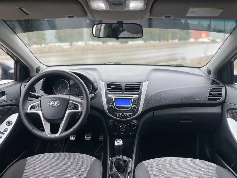 Hyundai solaris 2012 год в дтп не участвовал. собственник. пробег 187 тыс. ухоженный автомобиль. сделал не давно то, замена масла колодок. металлические детали машины все заводские и с соответствующими маркировками, болты не крученые, стекла включая лобовое родные. двигатель 1.6 бензин(грм цепной) кпп - механическая 5 ступеней(без хрустов и вылетов) в такси не работал(100%) хорошая комплектация :мульти руль, кондиционер, 4 эсп, подогревы передних сидений, туманки, масло менялось каждые 8000 км (от замены до замены вообще не берет) салон в отличном состоянии. полное переоформление в мрэо с моим присутствием. ‼️цена 765.000 руб ‼️ торг есть. номер для связи: +79495514624 если не дозвонились звоните на телеграмм 89034053194 здесь. 📞 звоните: +7(949)5514624 - фотография - 6