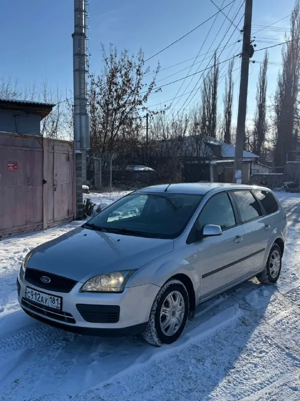 Ford focus 2. форд фокус 2 пробег 250.000км двигатель 1,6 бензин, атмосферный, простой и надежный. кпп механика. ошибок нет, работает отлично, масло не берет. полностью обслужен, течей и запотеваний нет. в продаже живой универсал, машина местная, до этого пригонялась с европы, не путайте с российской сборкой. по кузову в хорошем состоянии. родной окрас, за исключением пары элементов и то без шпаклевки, толщиномер могу предоставить. в дтп не участвовала, все герметики, сварные точки и т. д родные. дно, пороги в отличном состоянии, любые проверки на подъемнике. в комплектации рабочий кондей, стеклоподъемники, подогревы заднего стекла и зеркал, стабилизация, парктроники. все функции работают. новая зимняя резина. лобовое без трещин. два ключа. из недавнего заменили: комплект грм с помпой, комплект сцепления, масло, антифриз, тормозные диски и колодки. находится в макеевке, звонить в любое время +79493594733 540.000 торг у капота 📞 🇷🇺 звоните: +79493594733 - фотография - 2