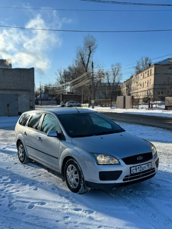 Ford focus 2. форд фокус 2 пробег 250.000км двигатель 1,6 бензин, атмосферный, простой и надежный. кпп механика. ошибок нет, работает отлично, масло не берет. полностью обслужен, течей и запотеваний нет. в продаже живой универсал, машина местная, до этого пригонялась с европы, не путайте с российской сборкой. по кузову в хорошем состоянии. родной окрас, за исключением пары элементов и то без шпаклевки, толщиномер могу предоставить. в дтп не участвовала, все герметики, сварные точки и т. д родные. дно, пороги в отличном состоянии, любые проверки на подъемнике. в комплектации рабочий кондей, стеклоподъемники, подогревы заднего стекла и зеркал, стабилизация, парктроники. все функции работают. новая зимняя резина. лобовое без трещин. два ключа. из недавнего заменили: комплект грм с помпой, комплект сцепления, масло, антифриз, тормозные диски и колодки. находится в макеевке, звонить в любое время +79493594733 540.000 торг у капота 📞 🇷🇺 звоните: +79493594733 - фотография - 4